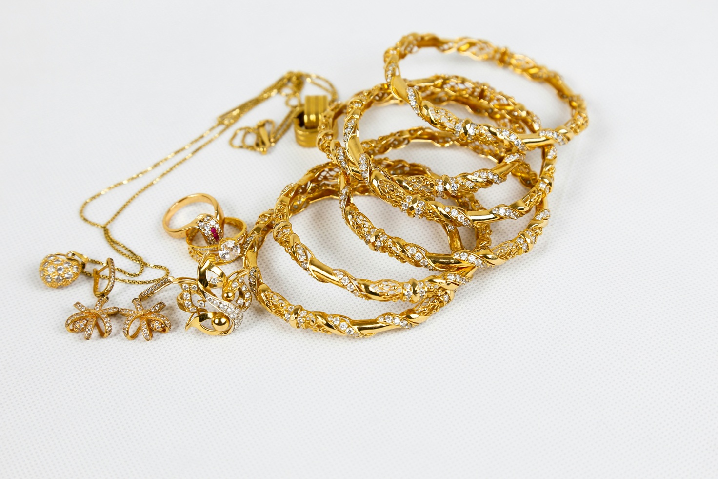 Bracciali e collane in oro