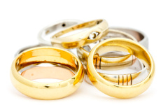 Vendere oro in gioielleria o compro oro